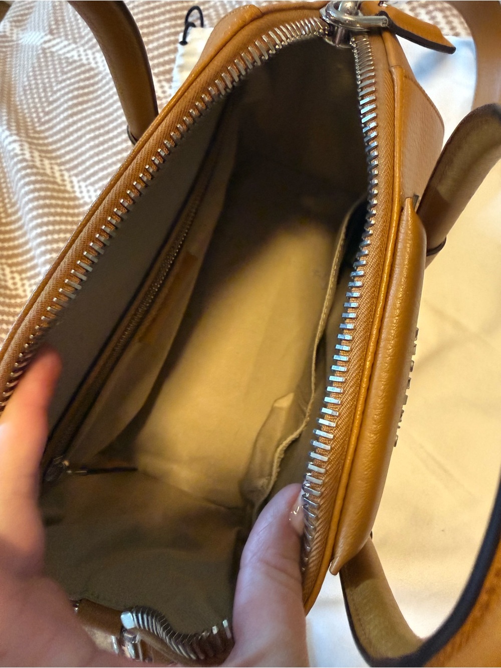 Givenchy Antigona Small Satchel in Light Brown - Picture 5 of 6
